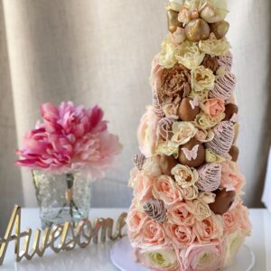 Milk Chocolate Strawberry Tower - Mixed Roses | Fruquet LA