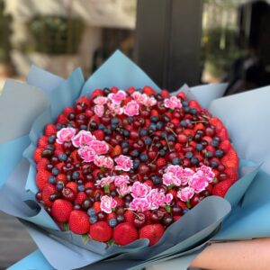 Strawberry Bouquet with Roses | Mother's Day Gifts - Fruquete LA