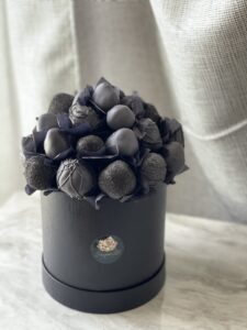 Chocolate Covered Strawberry | Black Arrangement | FruqueteLA