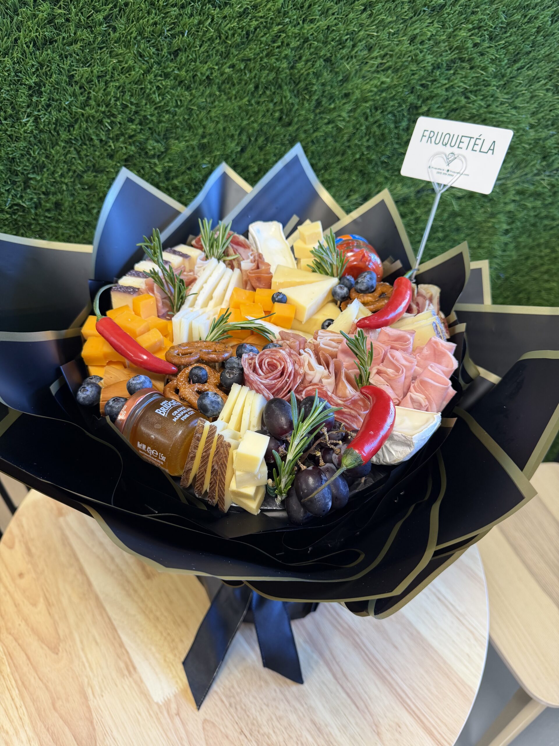 CHARCUTERIE ROUND BOUQUET 1 CHARCUTERIE ROUND BOUQUET