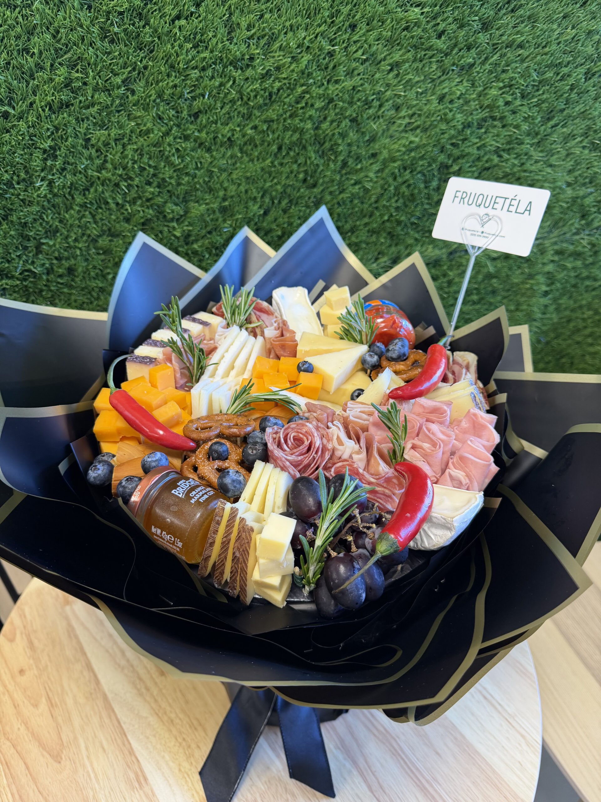 CHARCUTERIE ROUND BOUQUET 2 CHARCUTERIE ROUND BOUQUET