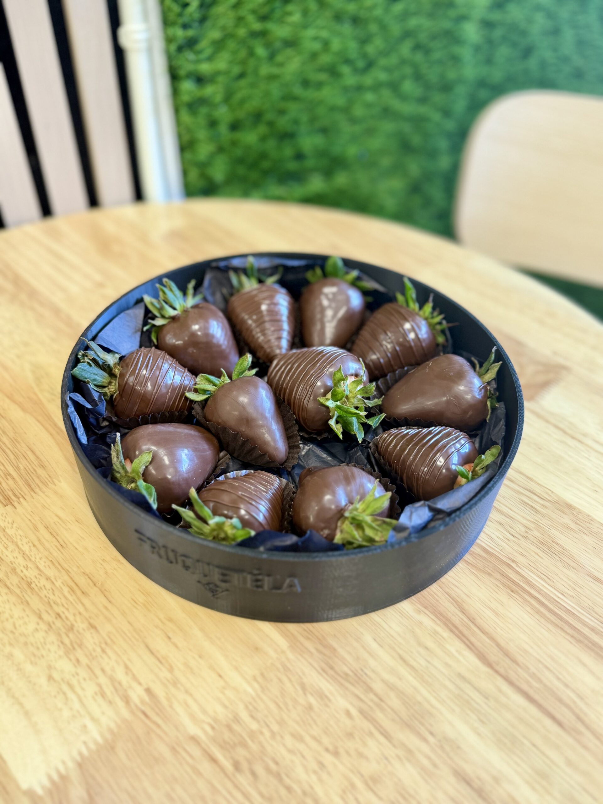 DOZEN OF CHOCOLATE COVERED STRAWBERRIES 1 DOZEN OF CHOCOLATE COVERED STRAWBERRIES